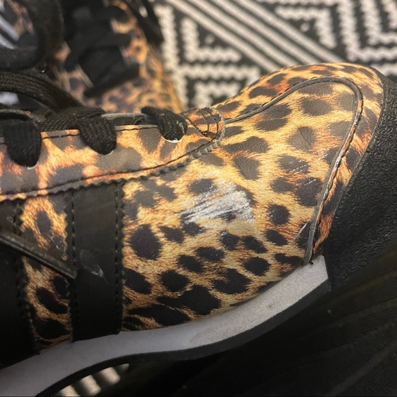 ❣️SOLD❣️Cheetah print adidas sneakers - Picture 5 of 8